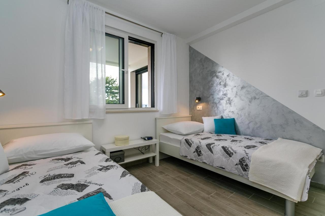 2A Partment Rukavina Appartement Njivice Buitenkant foto